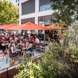 Photo de Les Funambules, membre de Bout à Bout, réseau de réemploi des bouteilles en verre en Pays de la Loire
