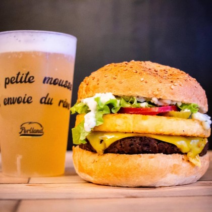 Photo de Portland burgers, membre de Bout à Bout, réseau de réemploi des bouteilles en verre en Pays de la Loire