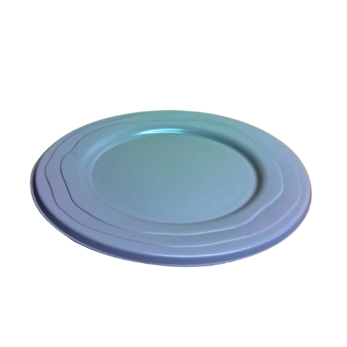 Petite assiette, exemple de vaisselle réutilisable proposée en location par les Boites Nomades pour tous vos évènements.